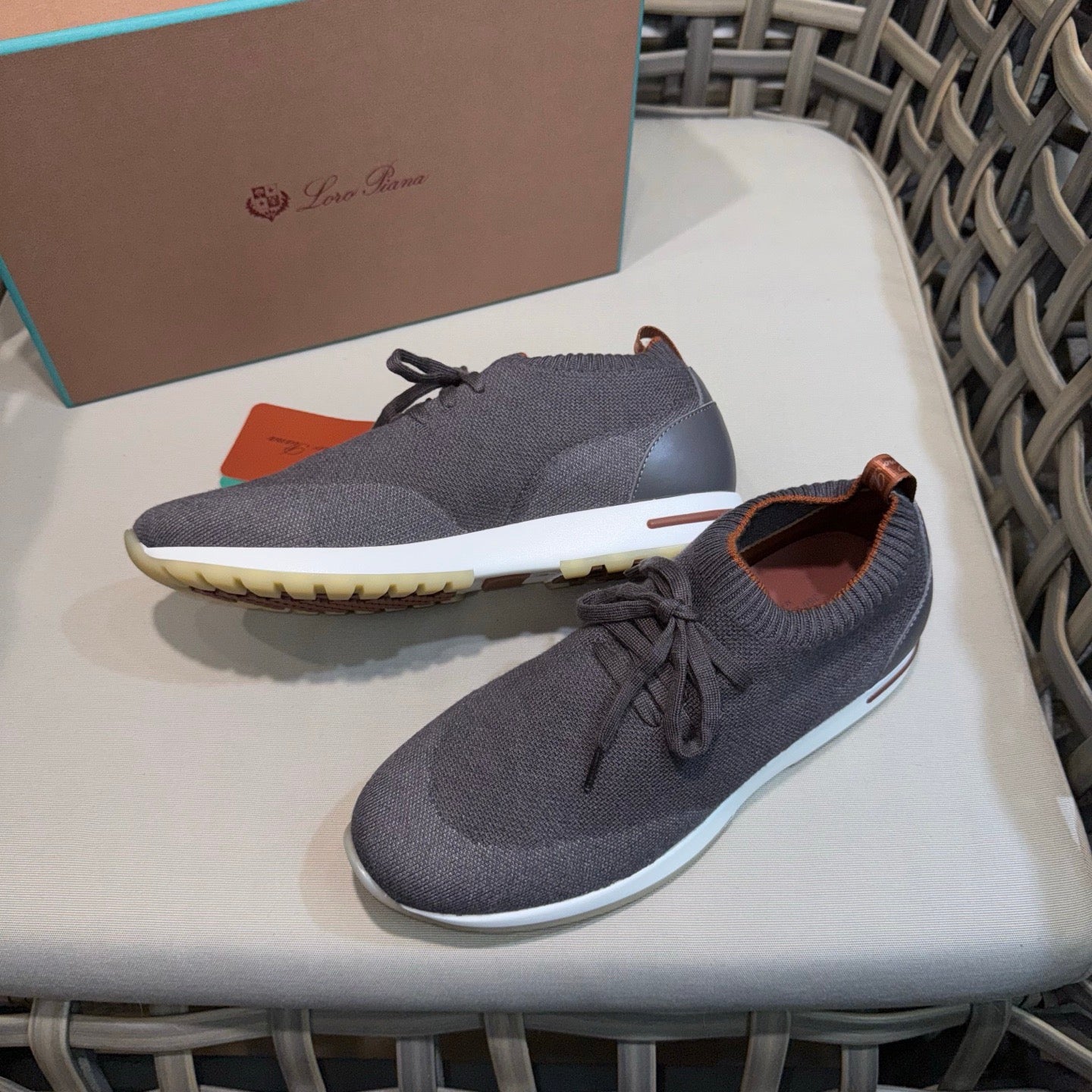 LP Sneakers
