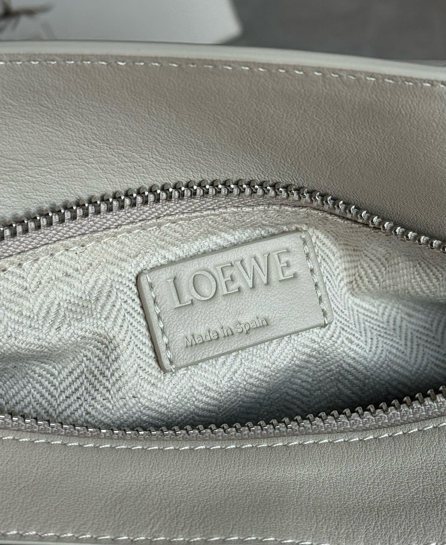 Loewe Puzzle Panta Shoulder Bag(24x10.5x16.5cm)