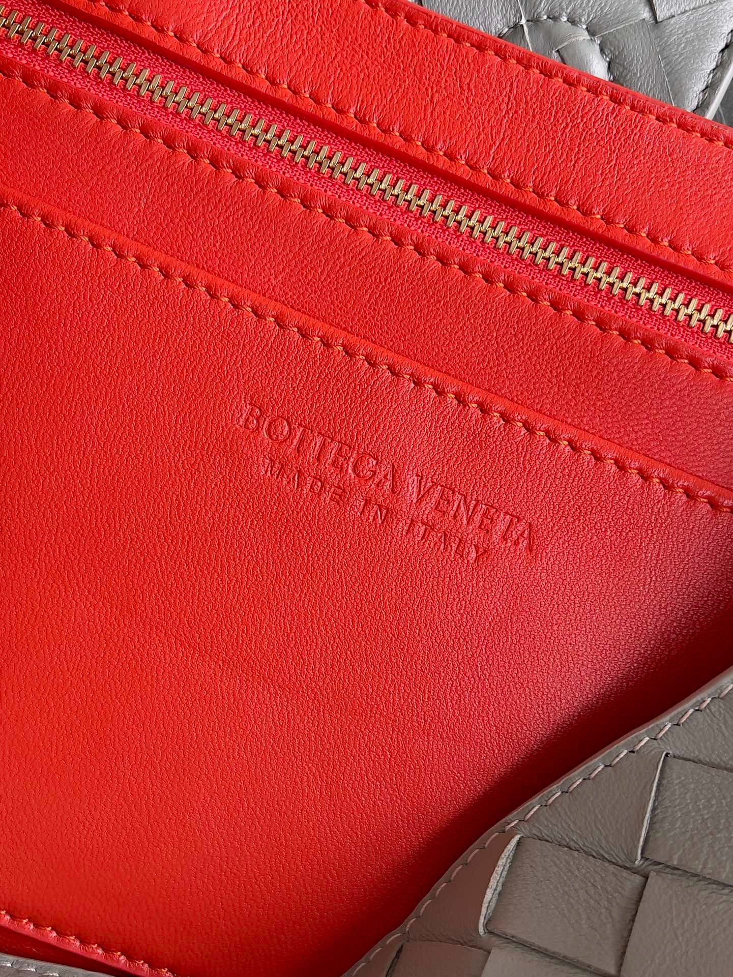 BV Andiamo East-West Tote Bag