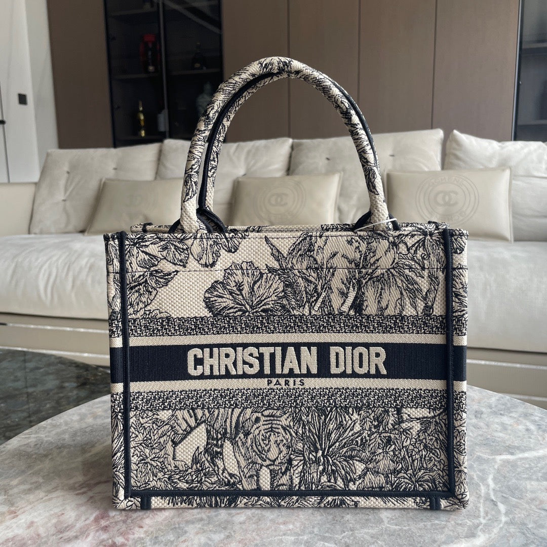 Tote tipo libro Dior