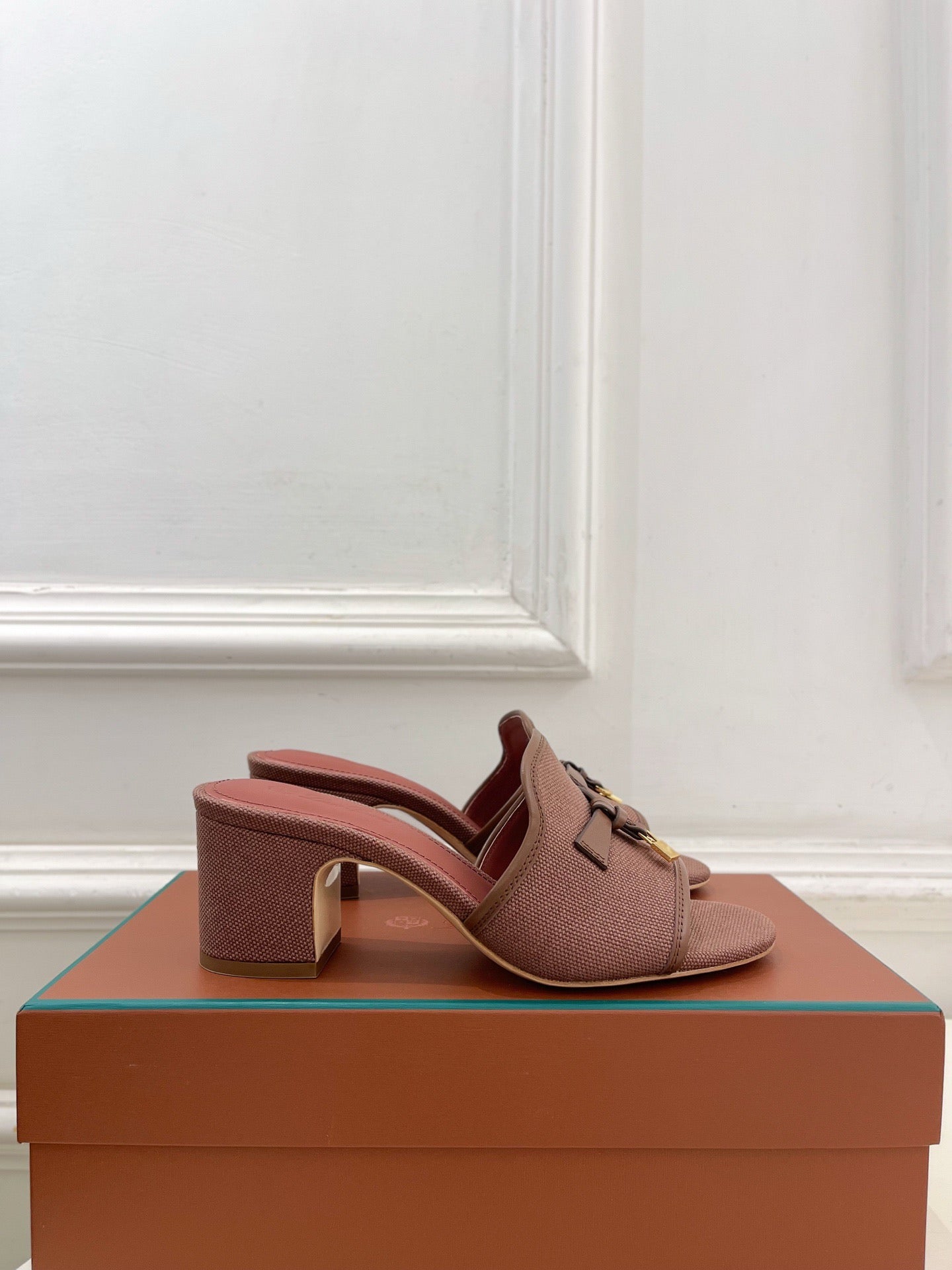 LP Sandals