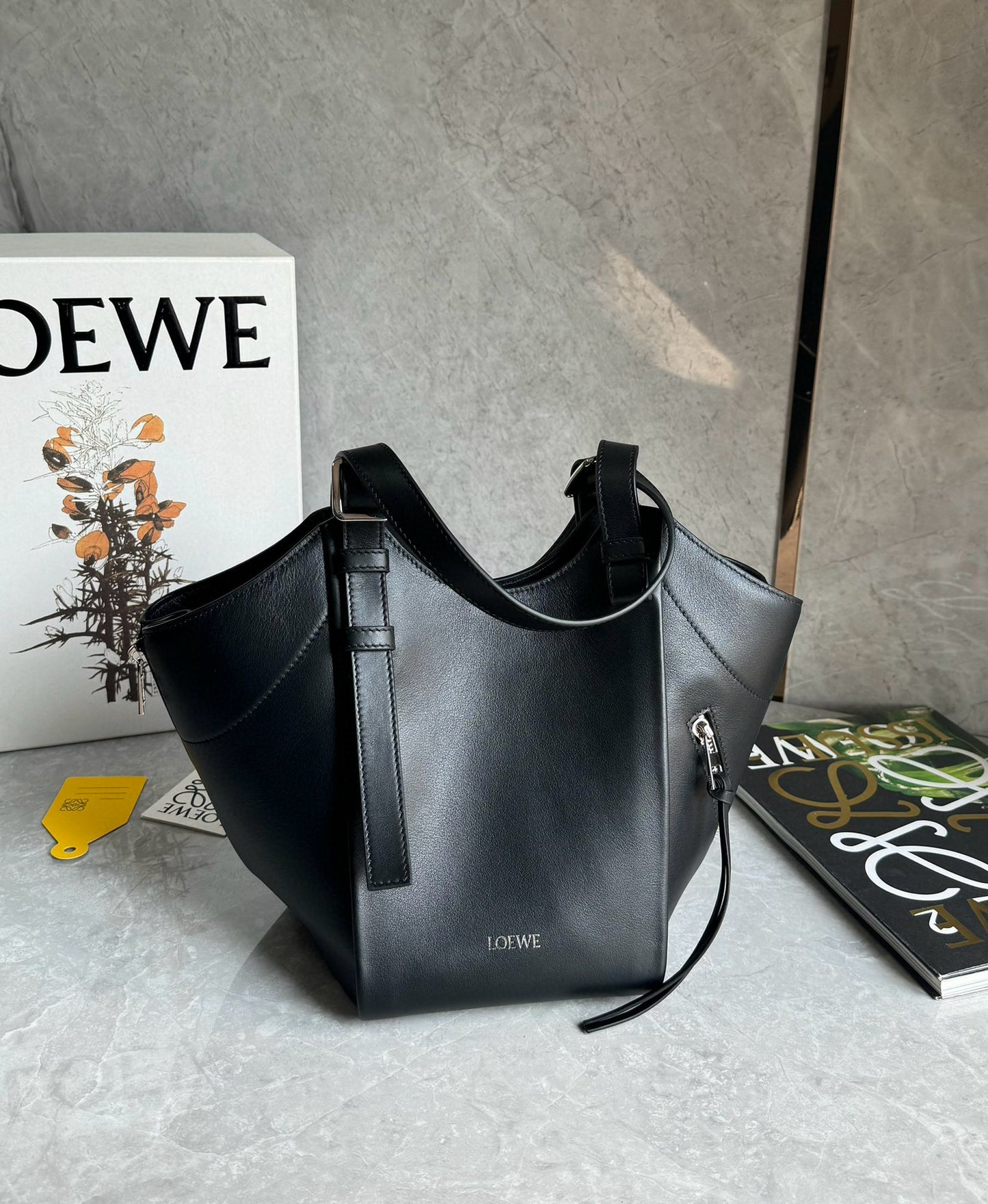Loewe Hammock Flip Shoulder Bag(15x22.5x22cm)
