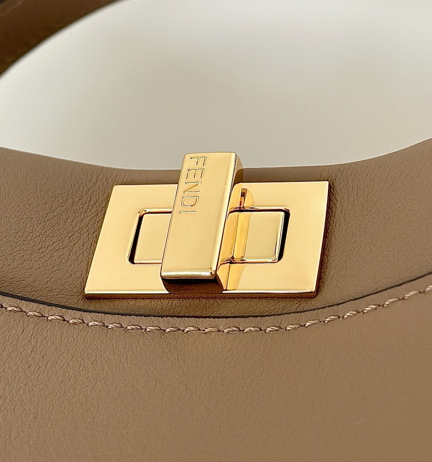 Fendi Peekaboo Bag (23x12x19 cm)