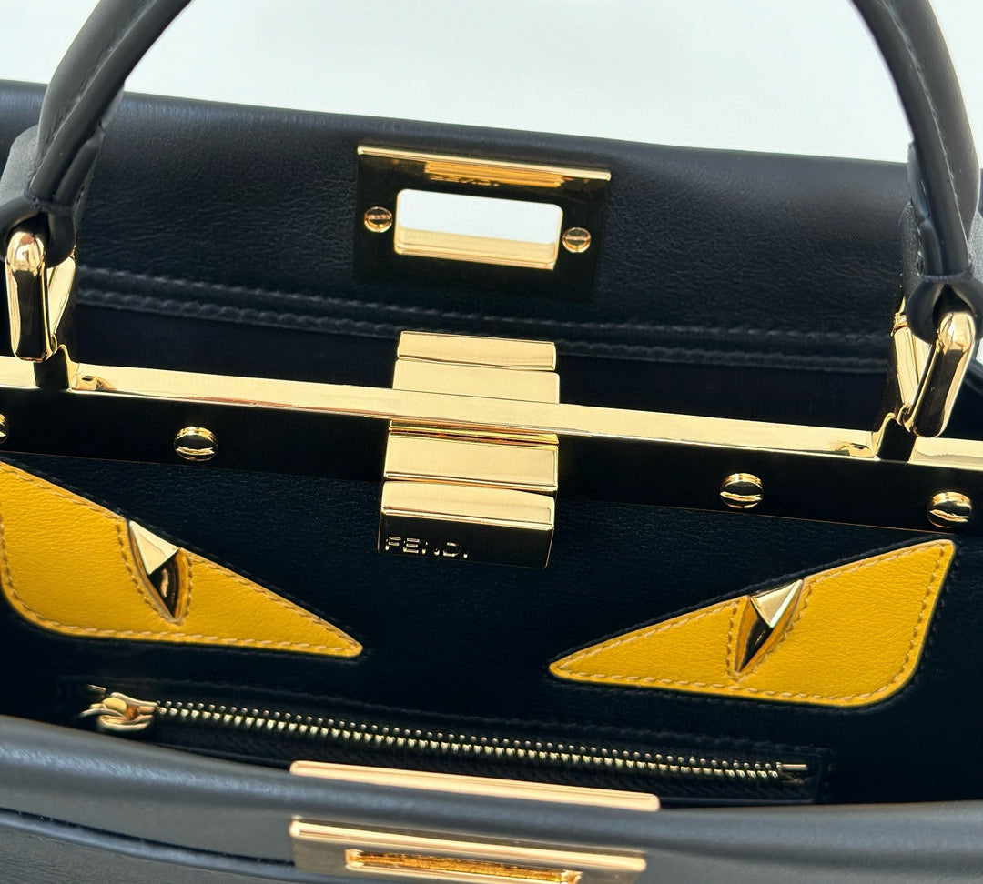Fendi Peekaboo Bag (23x12x19 cm)