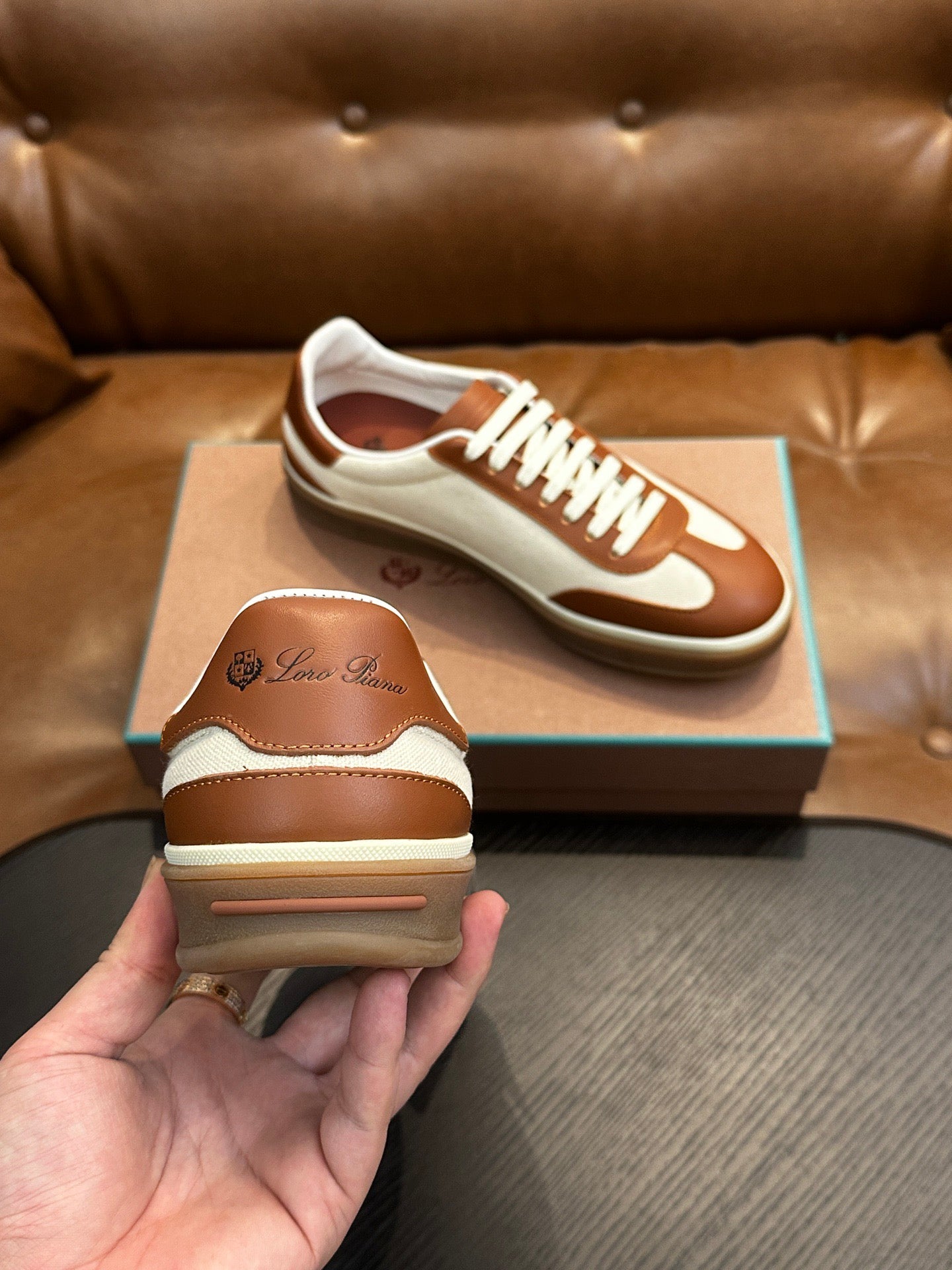 LP Sneakers