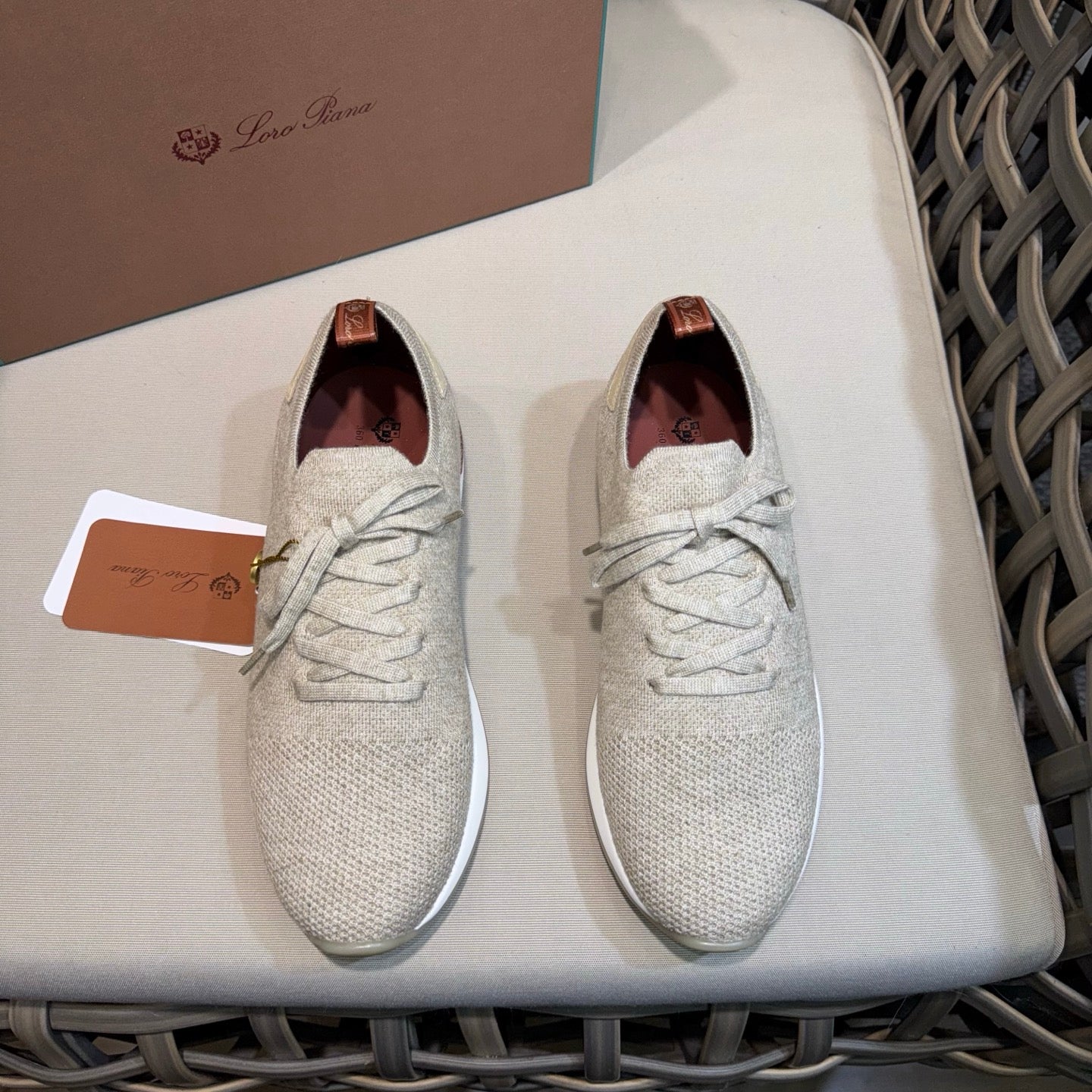 LP Sneakers
