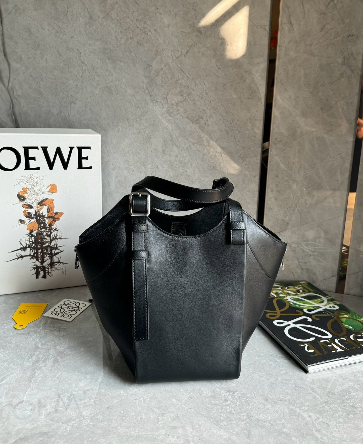 Loewe Hammock Flip Shoulder Bag(15x22.5x22cm)