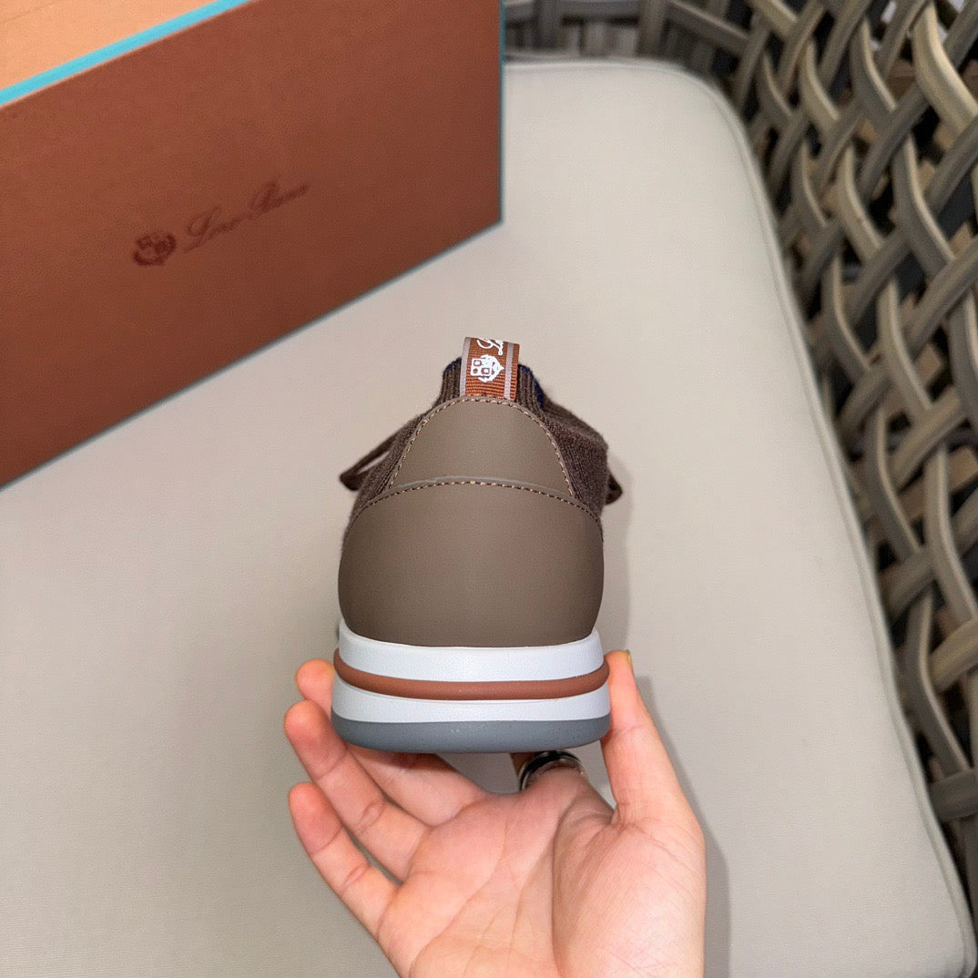 LP Sneakers