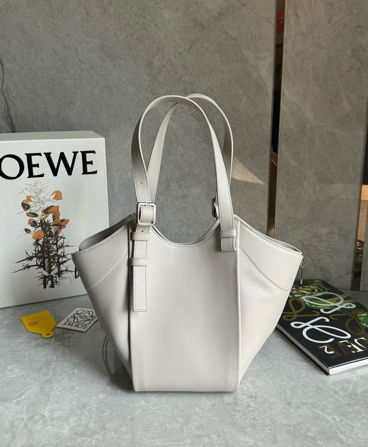 Loewe Hammock Flip Shoulder Bag(15x22.5x22cm)