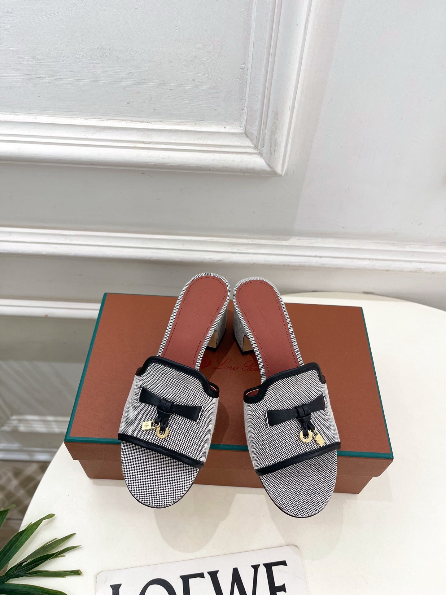 LP Sandals