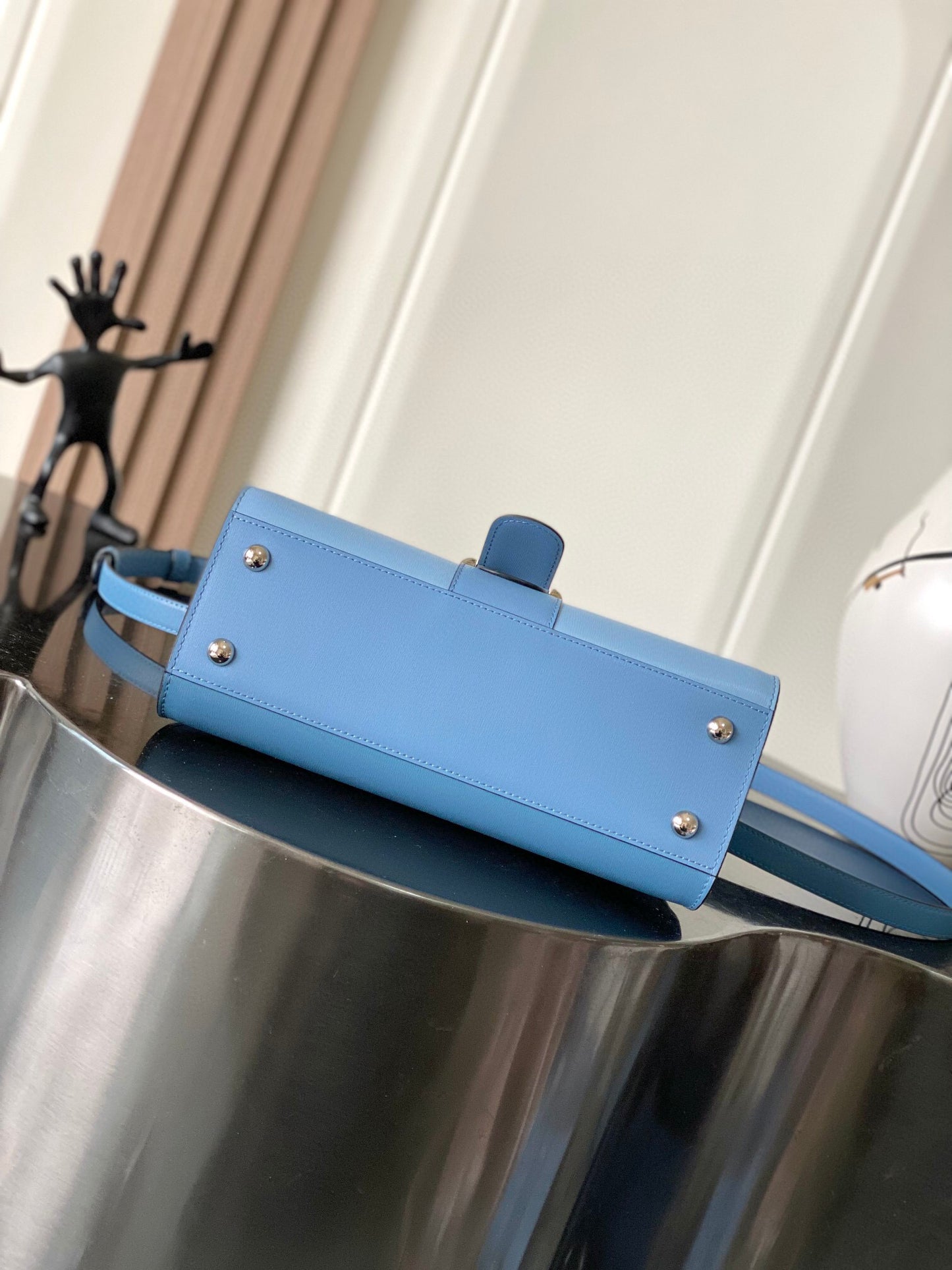 Delvaux Sling Bag (28*12*16cm)