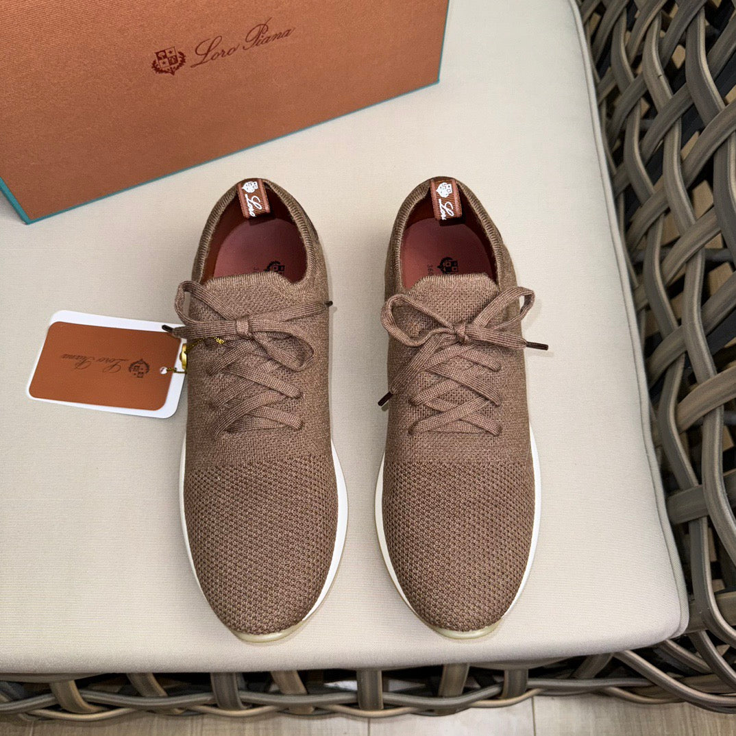 LP Sneakers