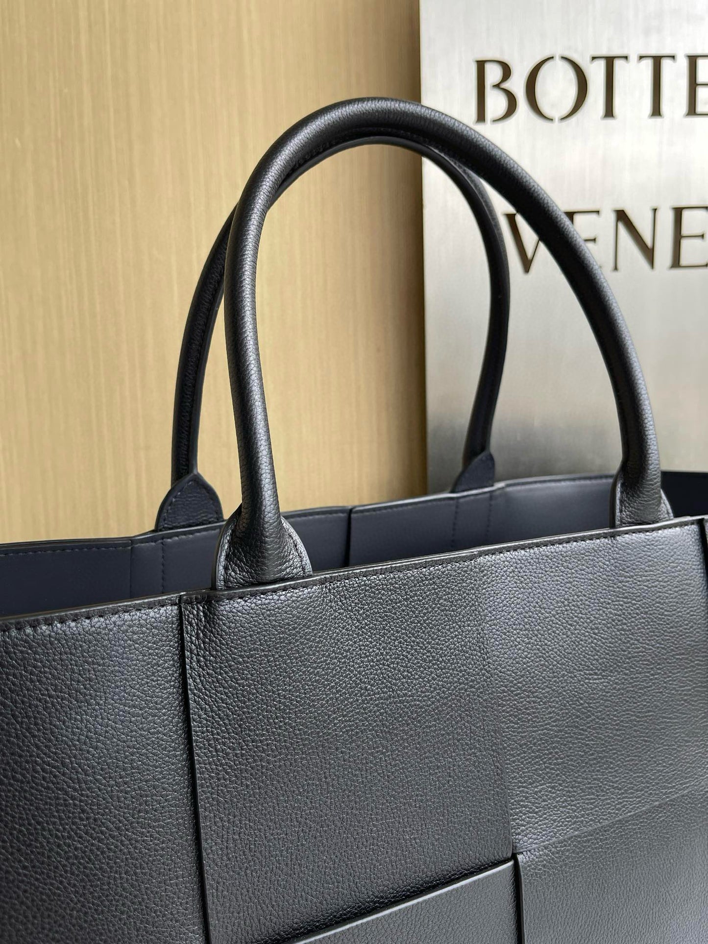 BV Arco Tote Bag