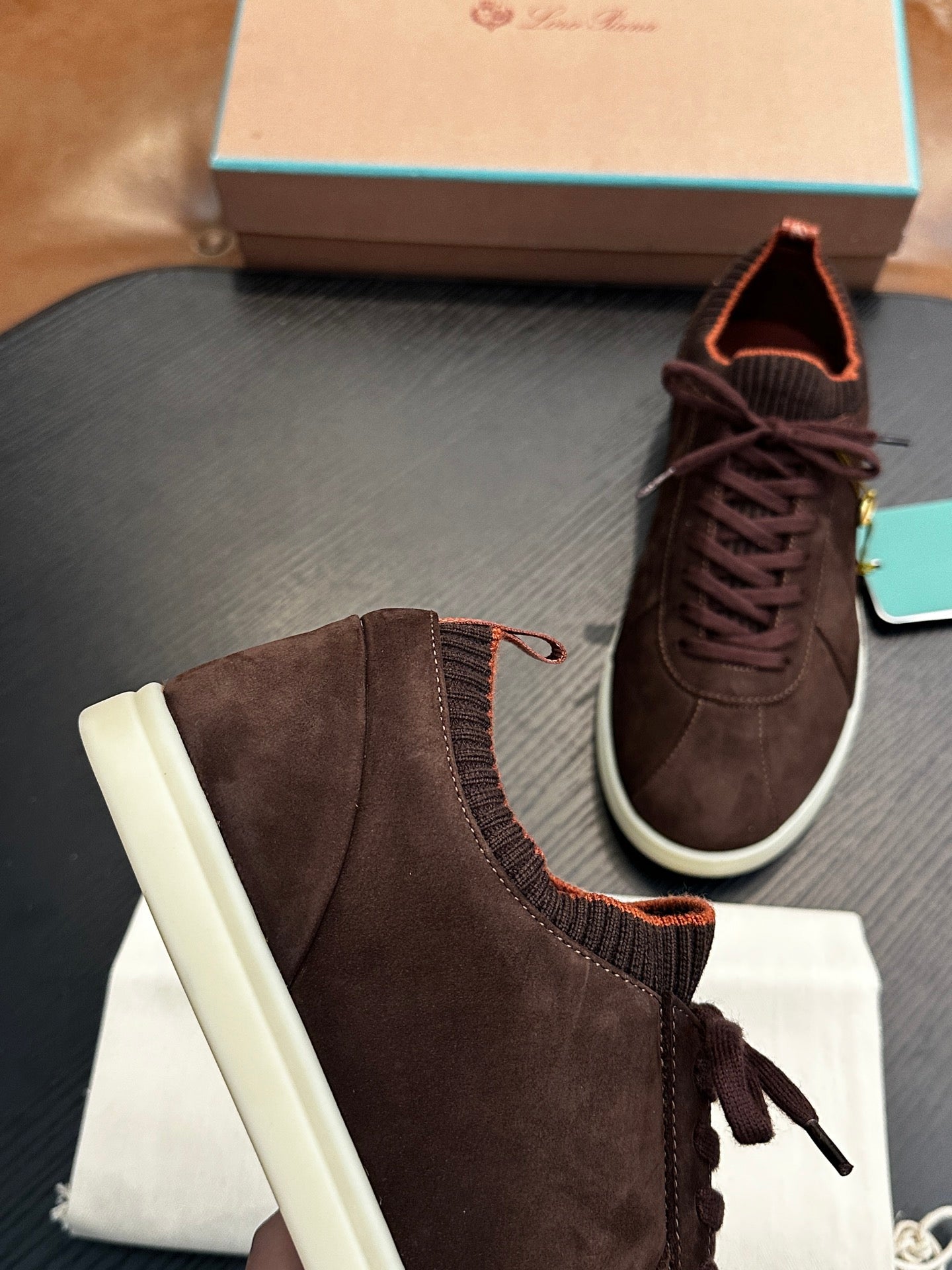 LP Sneakers