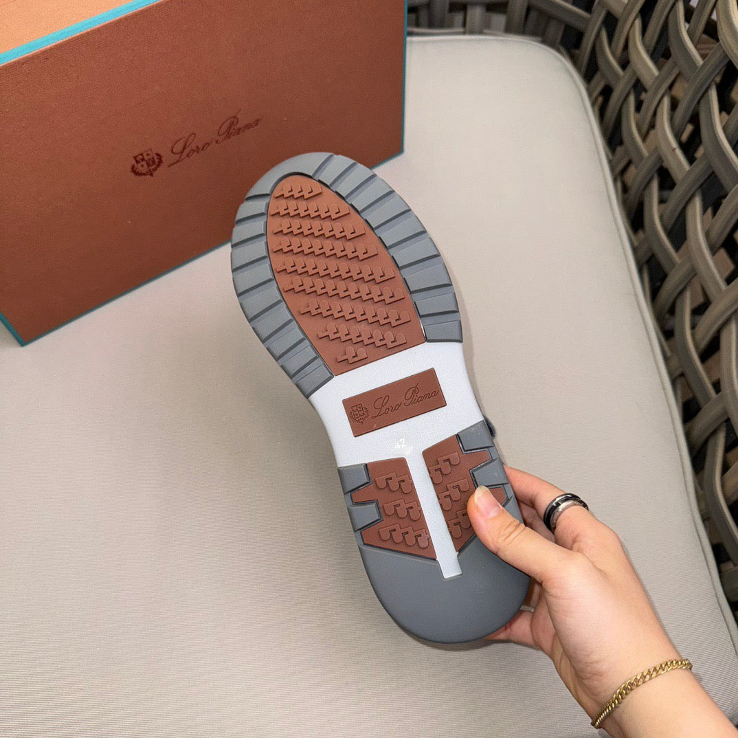 LP Sneakers