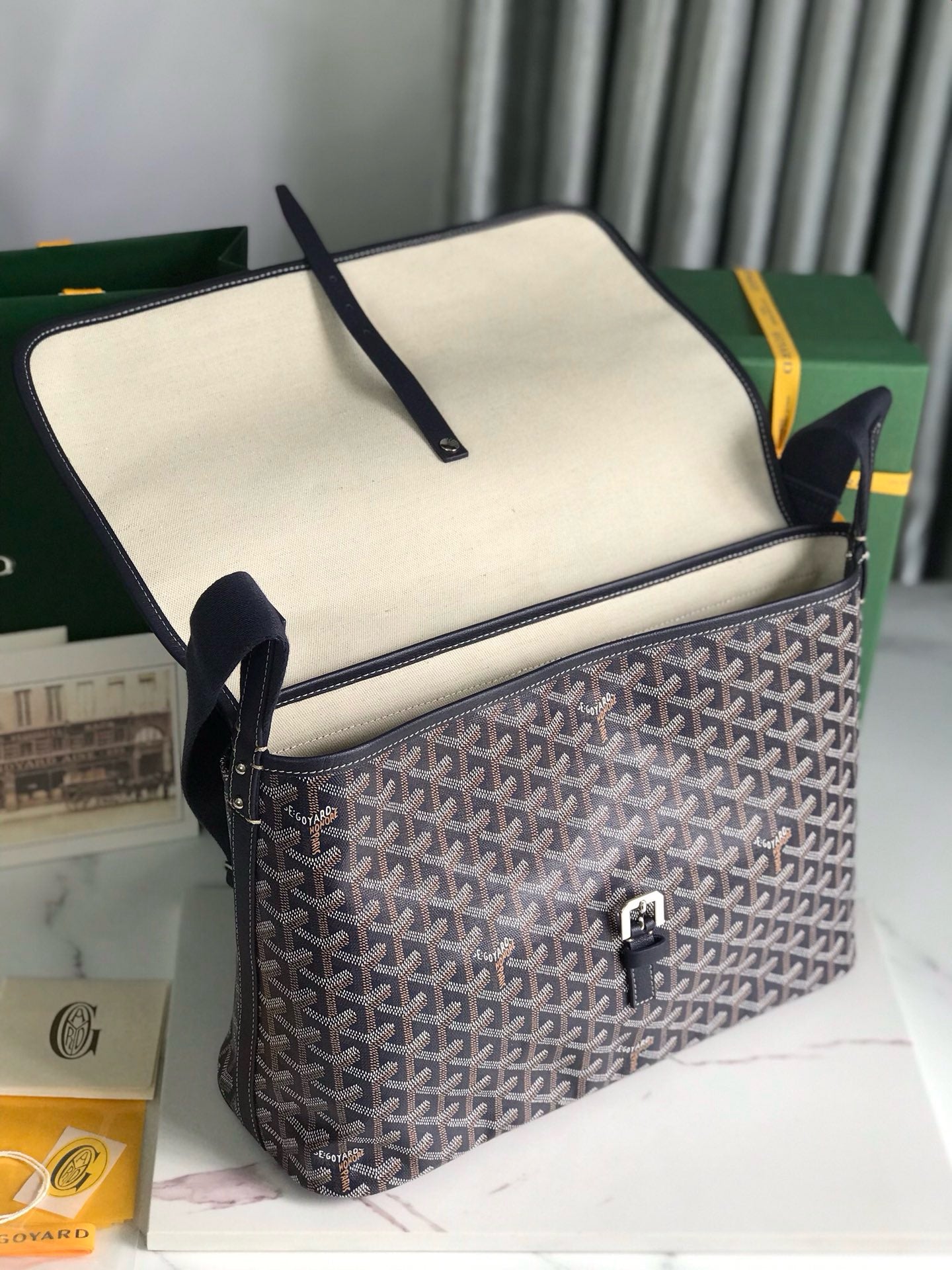 Goyard Messenger Bag 35x26x7.5cm