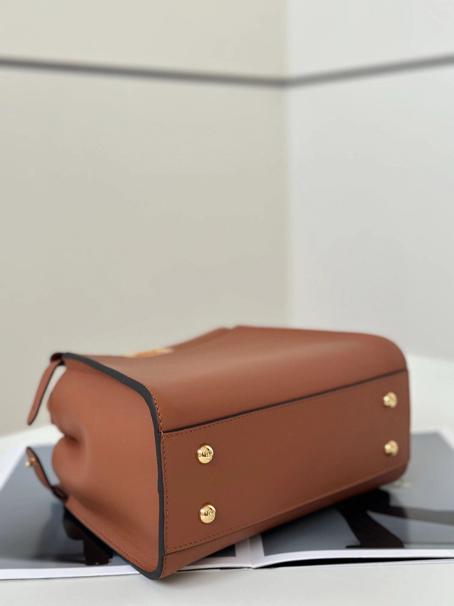 Fendi Peekaboo Bag (23x12x19 cm)