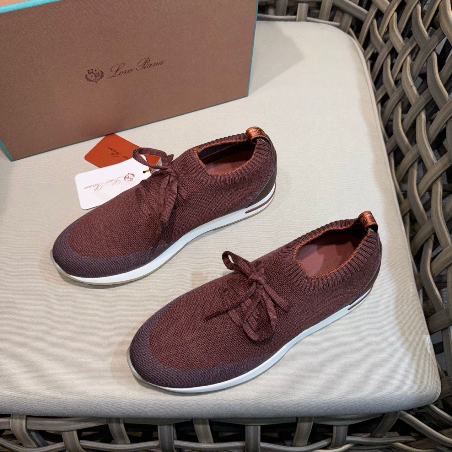 LP Sneakers