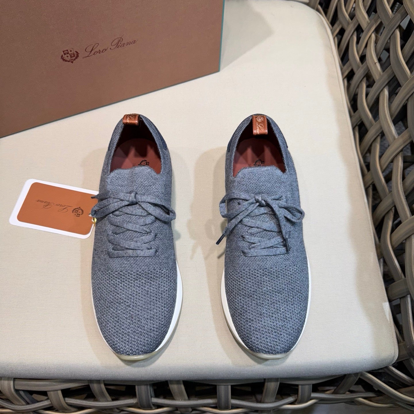 LP Sneakers