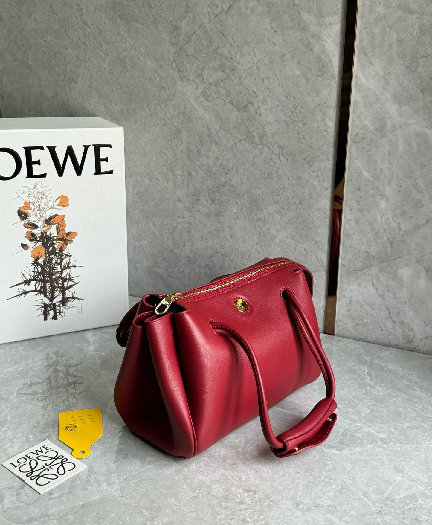 Loewe Madrid Handle Bag(23.5x10x19cm)