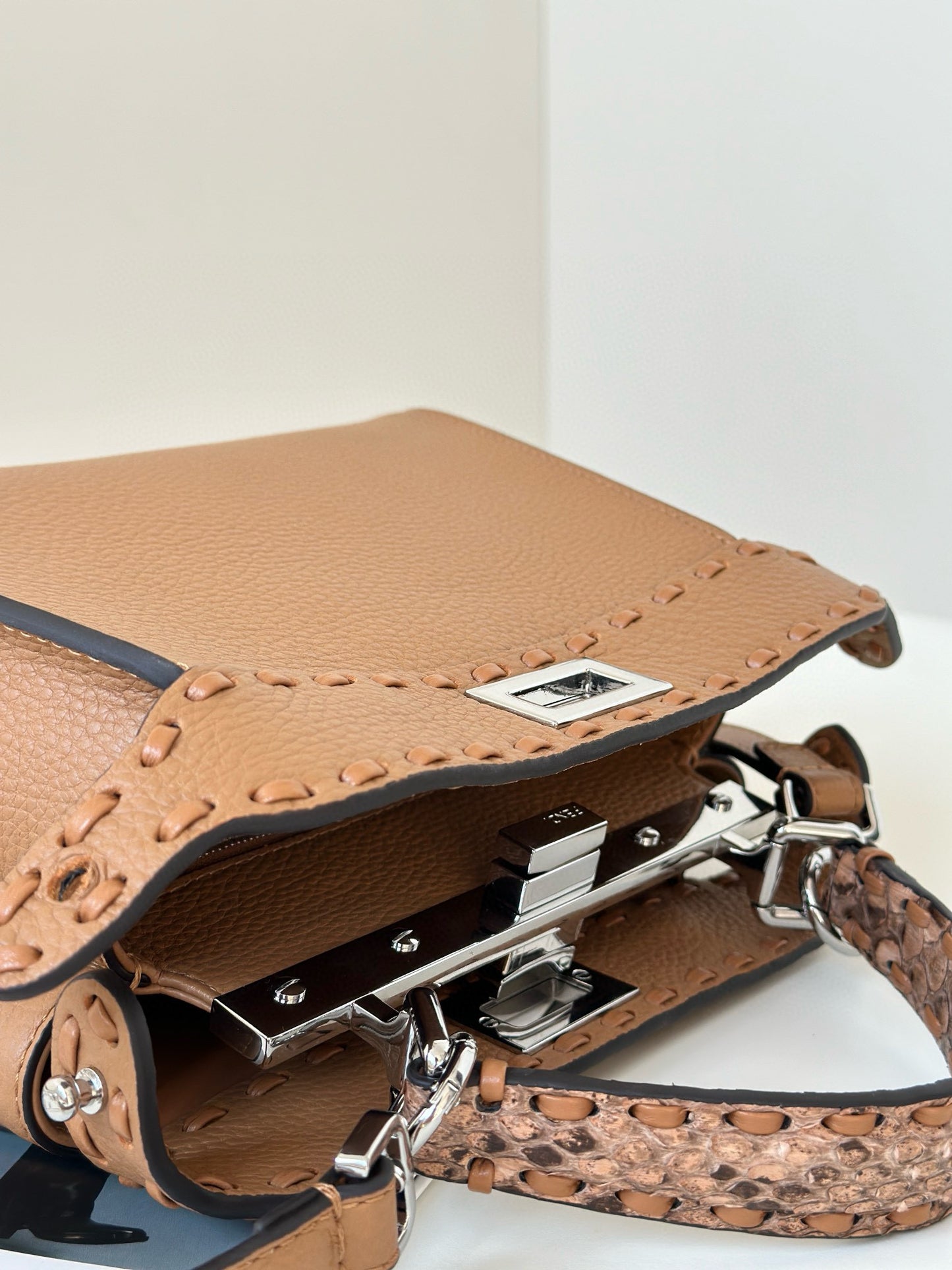 Fendi Peekaboo Bag (23.5x12x20 cm)