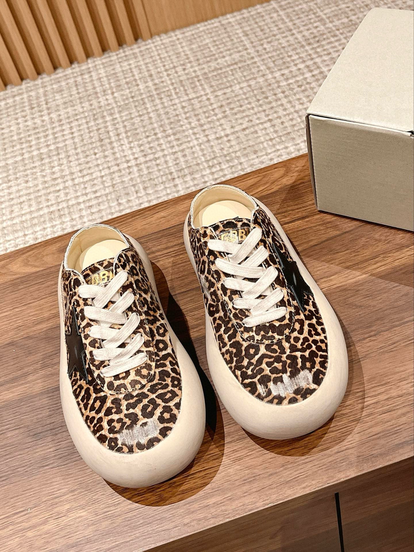 Golden Goose Sneaker