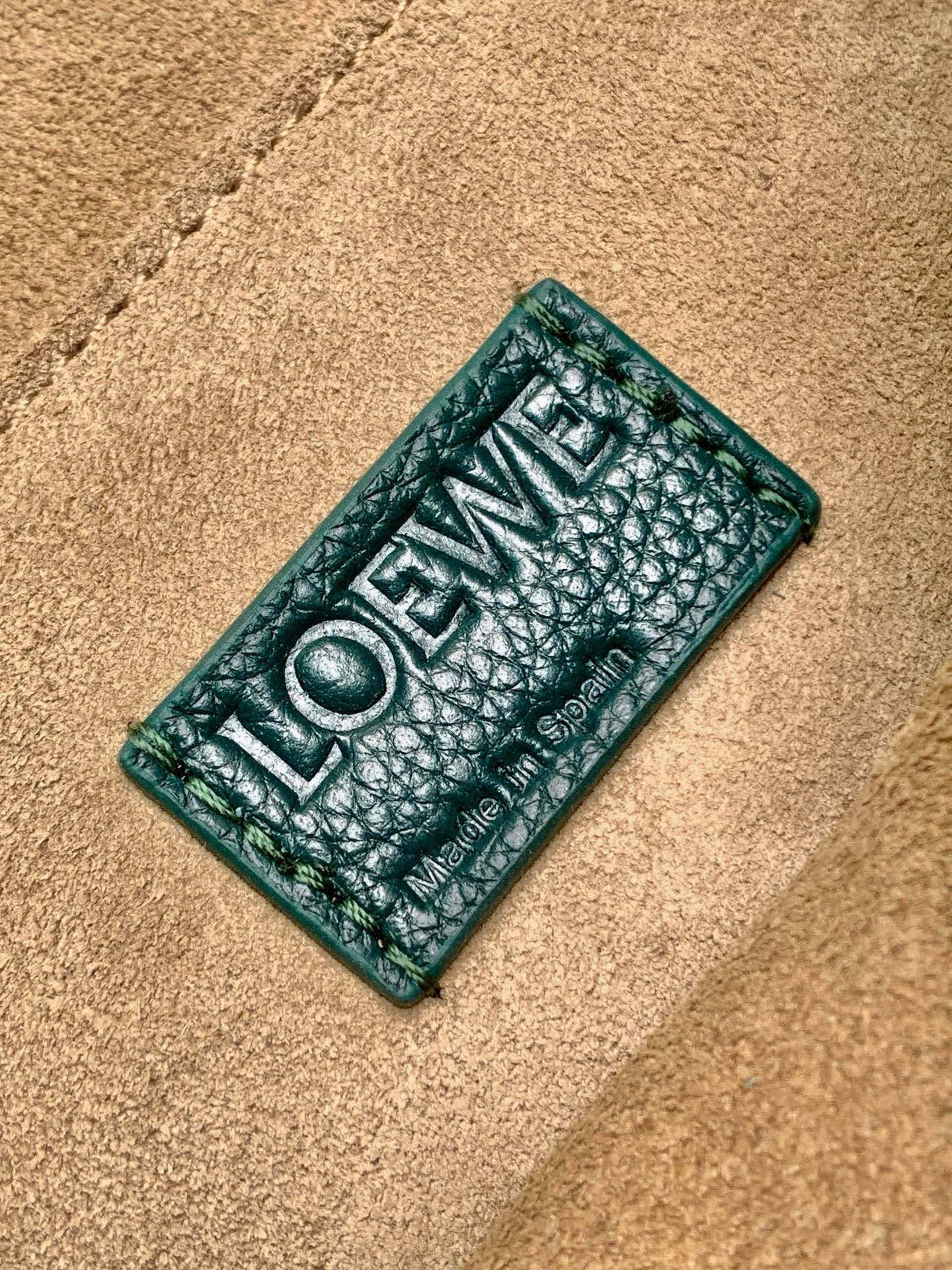 Loewe Messenger Bag 23x18x9CM