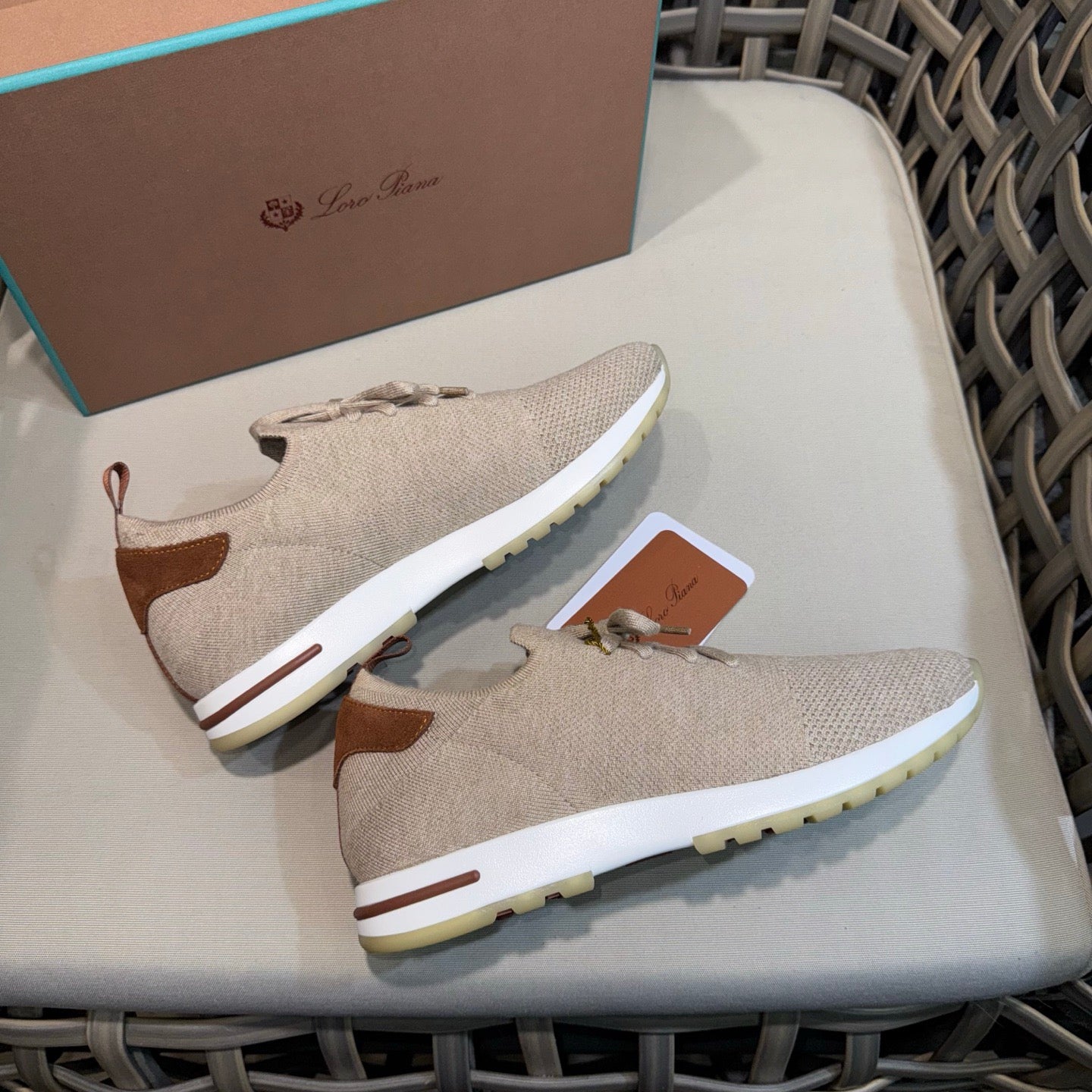 LP Sneakers