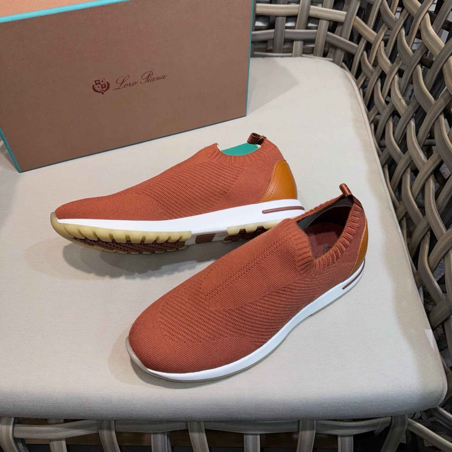 LP Sneakers