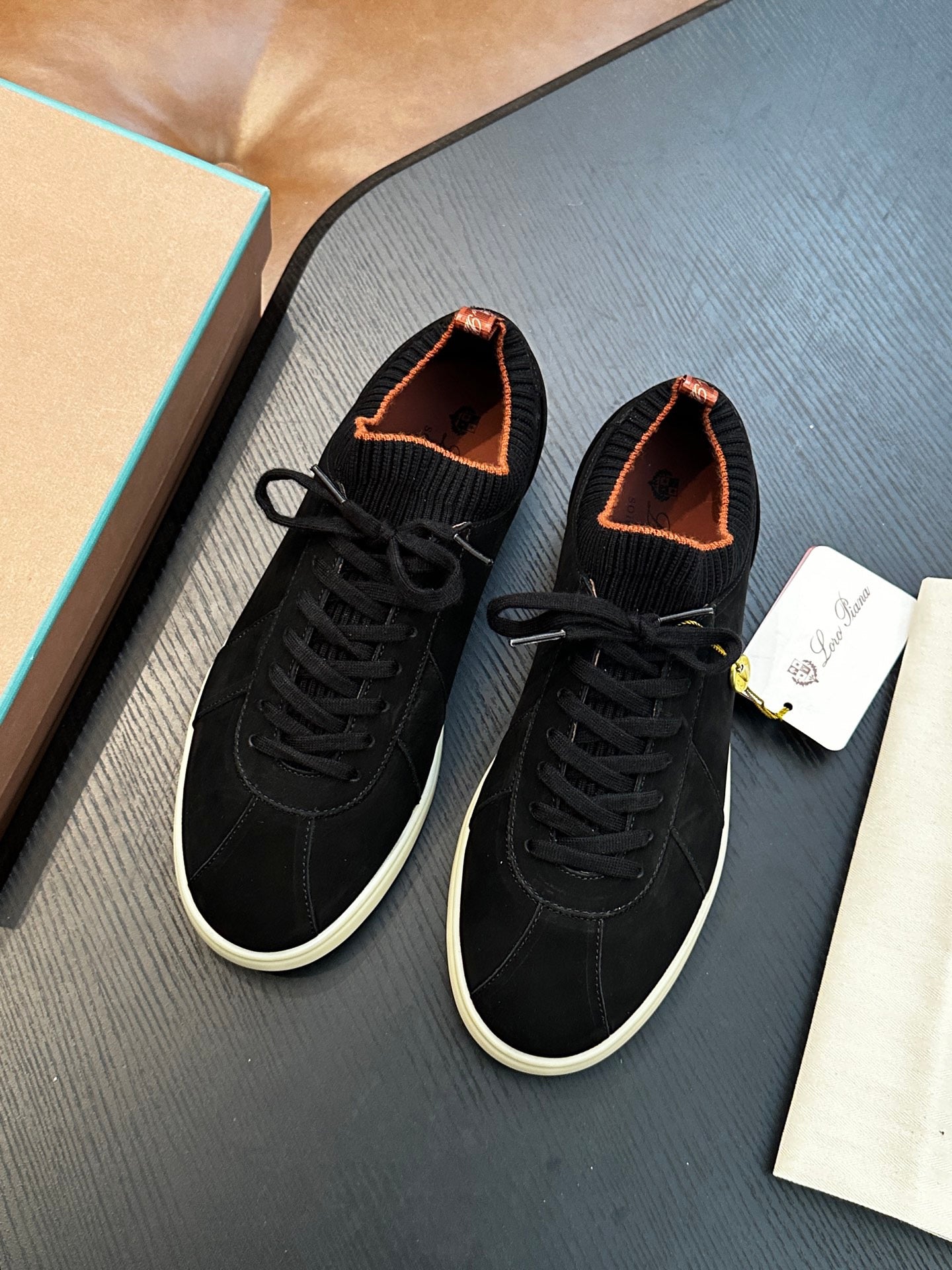 LP Sneakers
