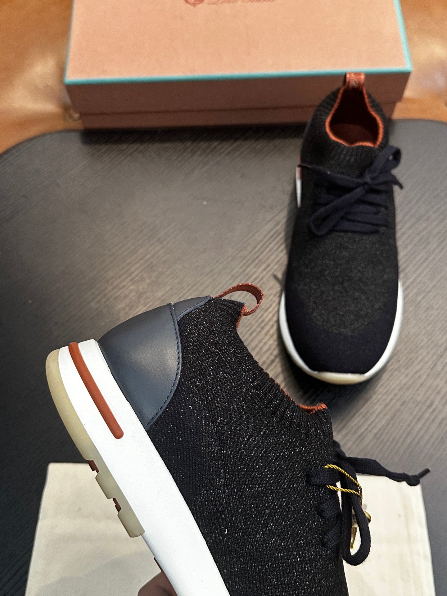 LP Sneakers