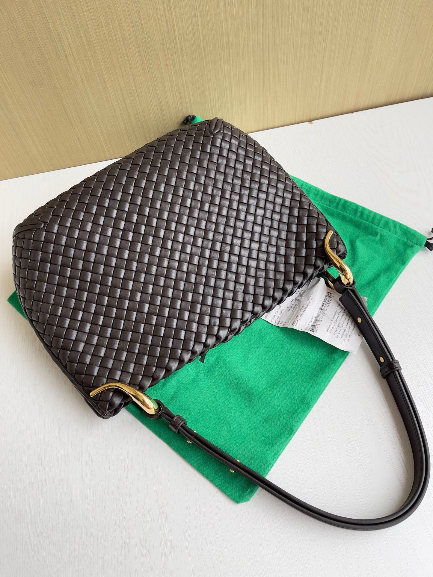 BV Clicker Shoulder Bag