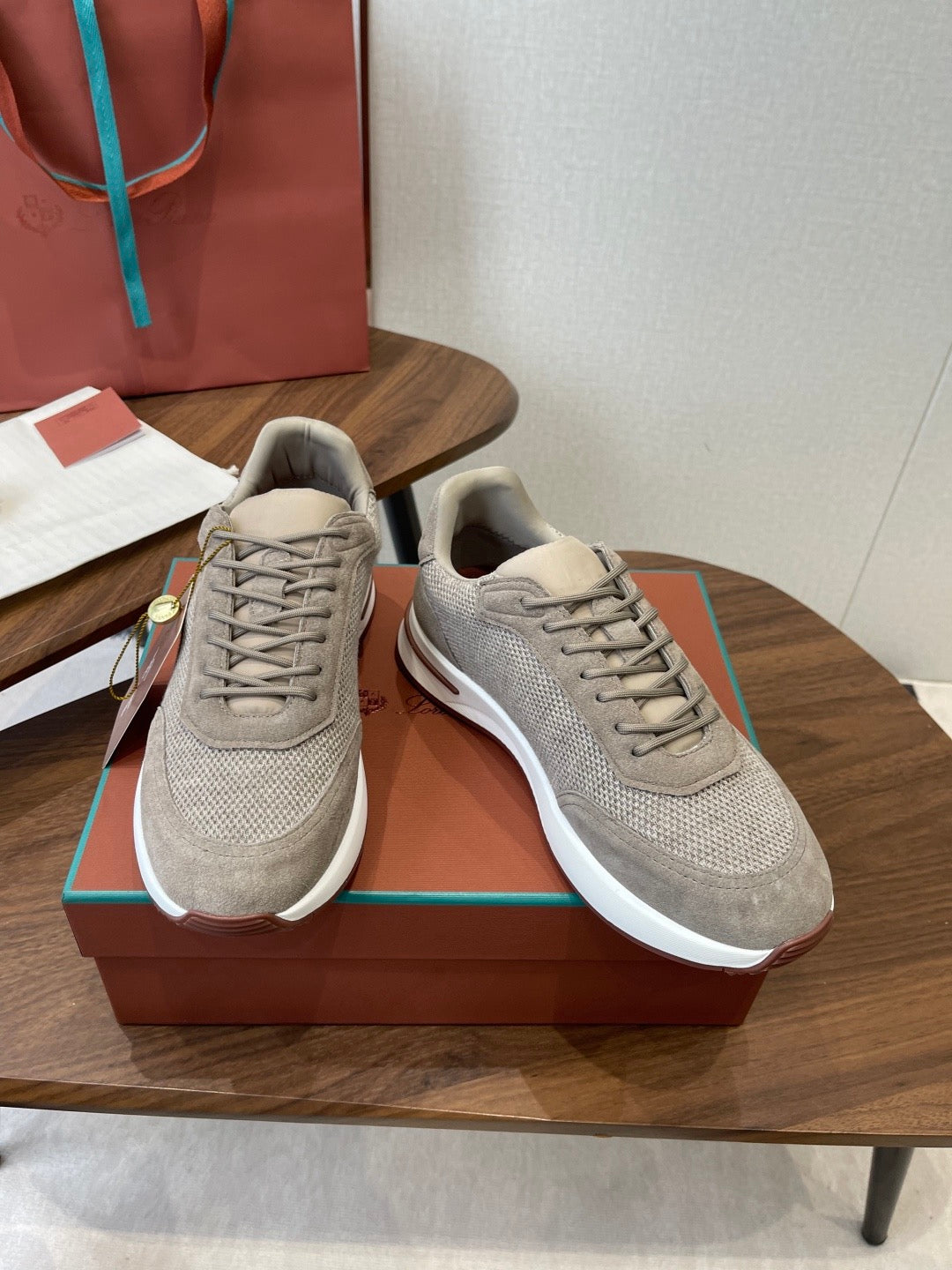 LP Sneakers