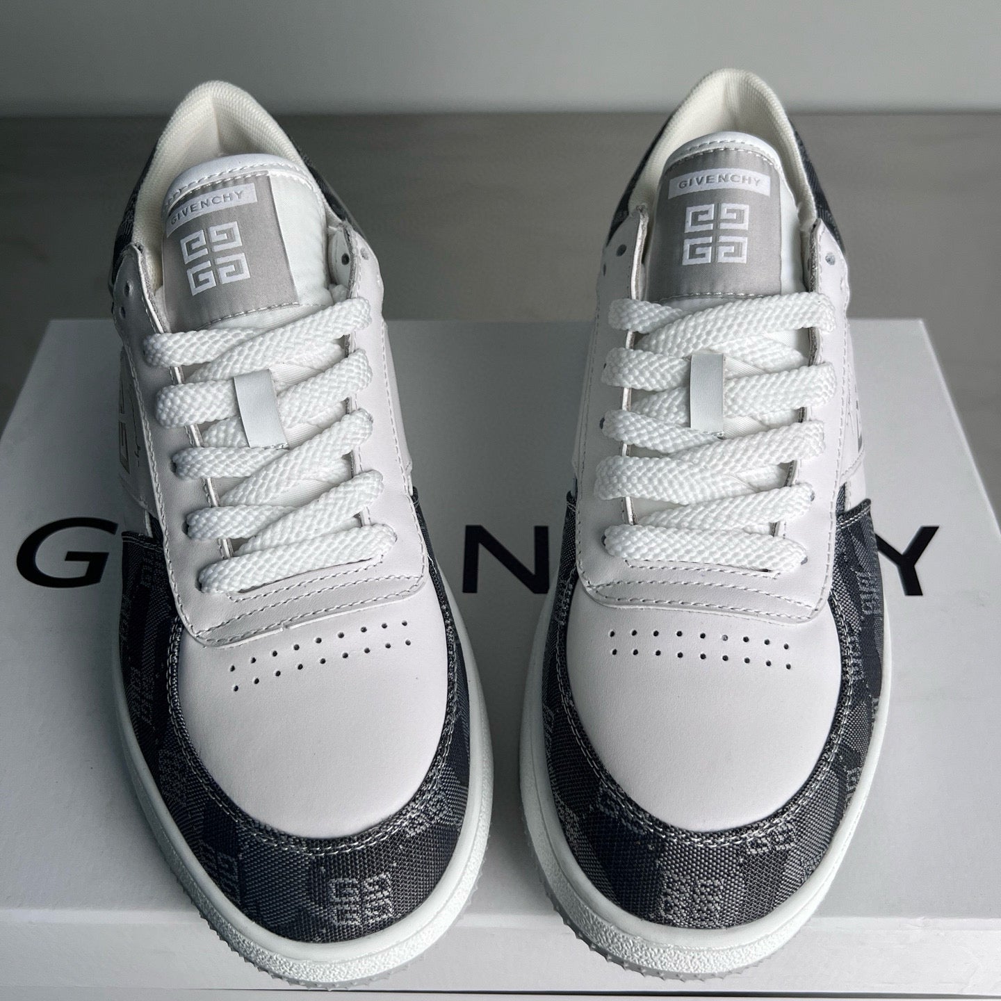Givenchy Sneakers