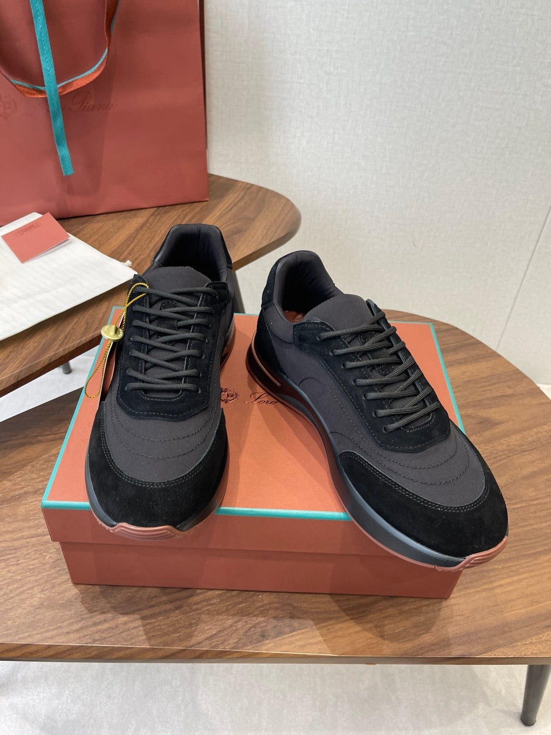 LP Sneakers