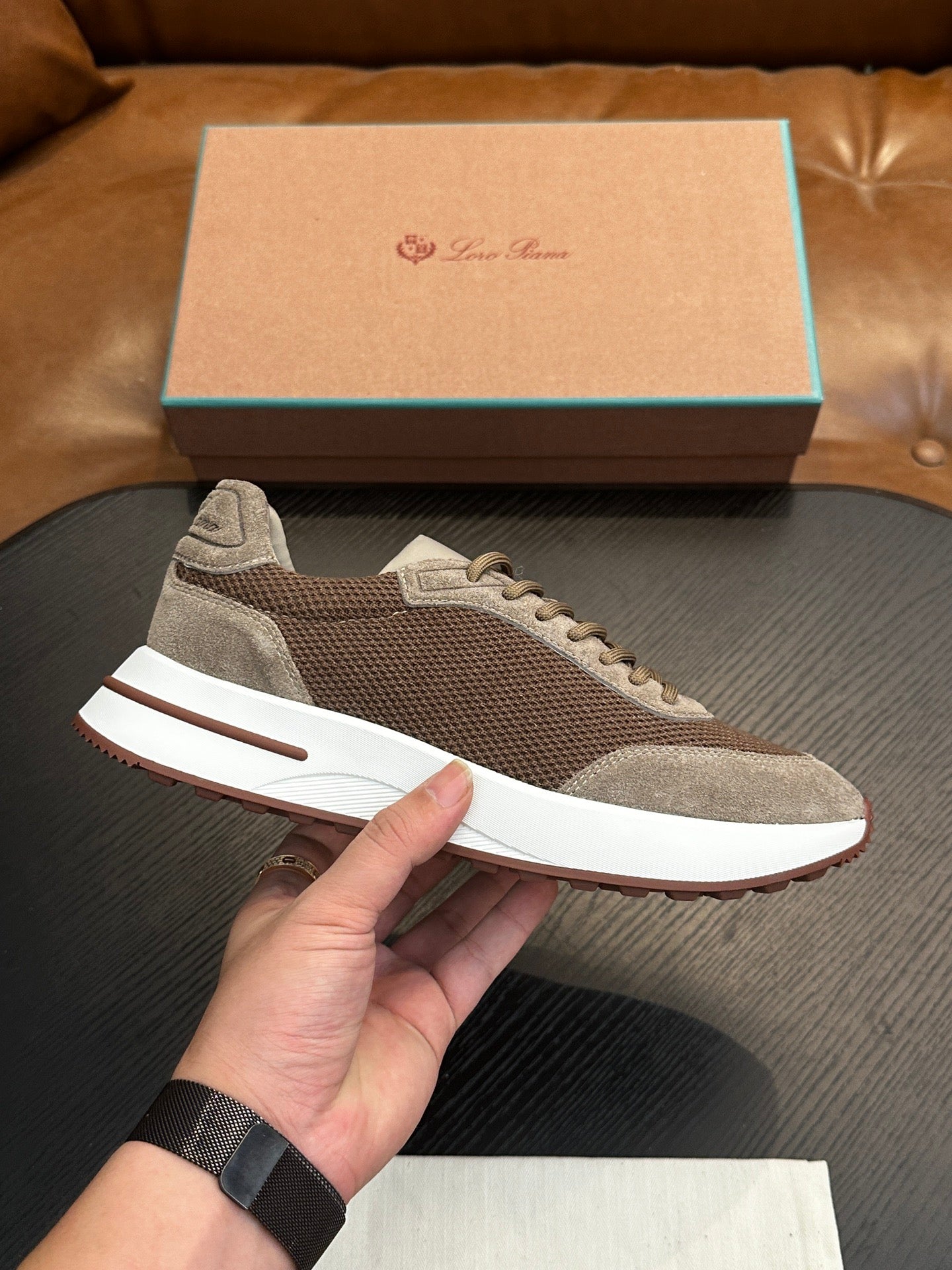 LP Sneakers