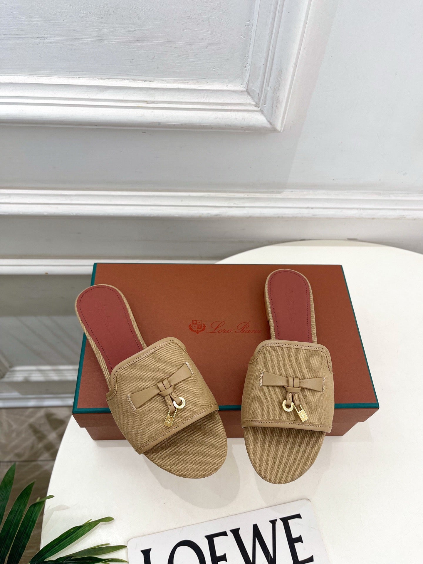 LP Sandals