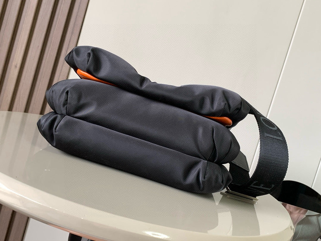 Loewe Messenger Bag 23x17x9CM