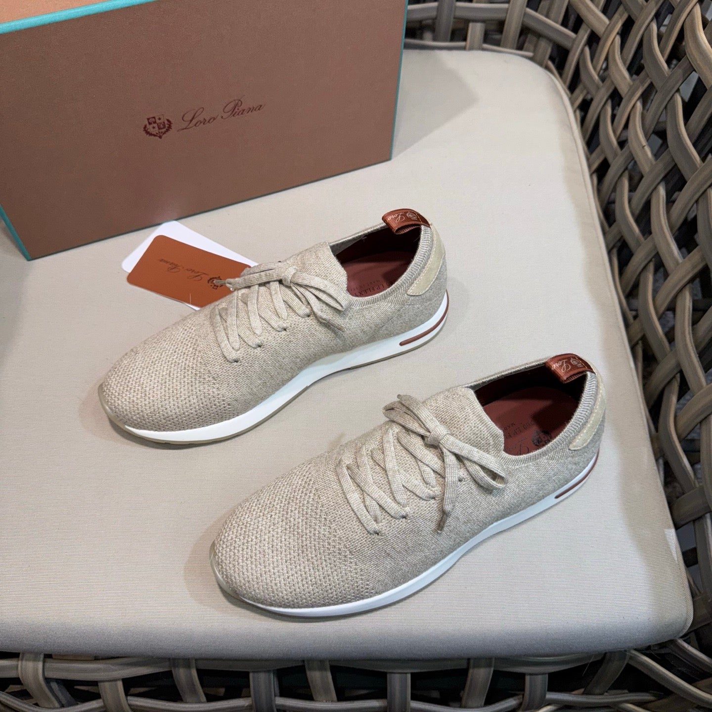 LP Sneakers
