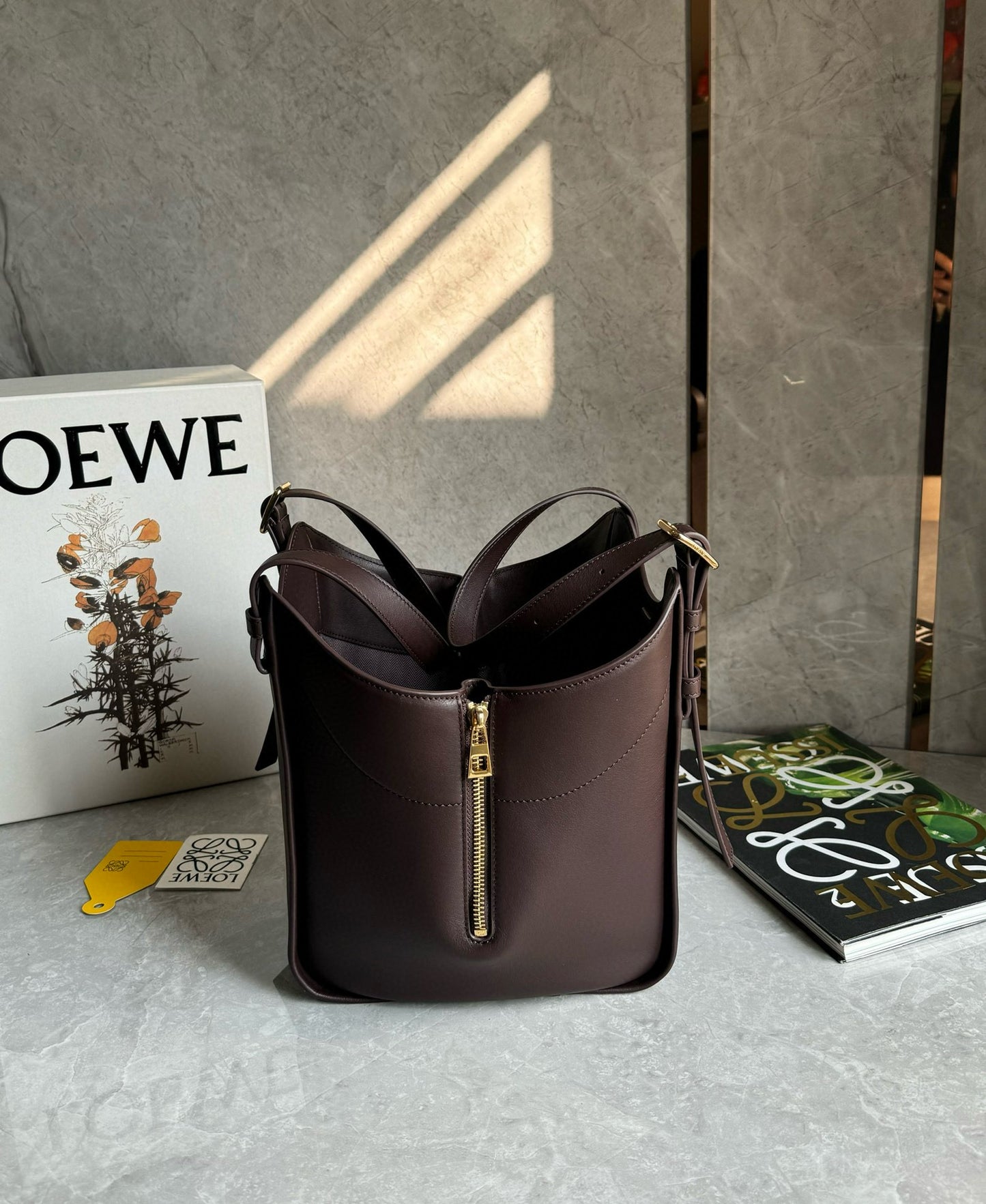 Loewe Hammock Flip Shoulder Bag(15x22.5x22cm)