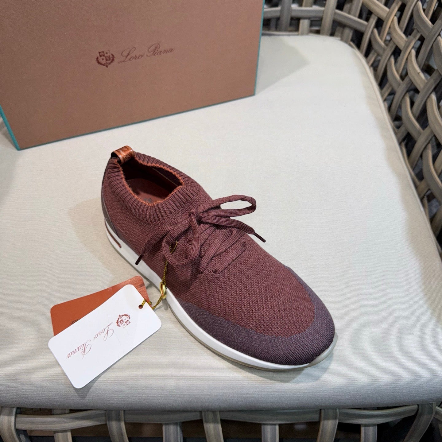 LP Sneakers