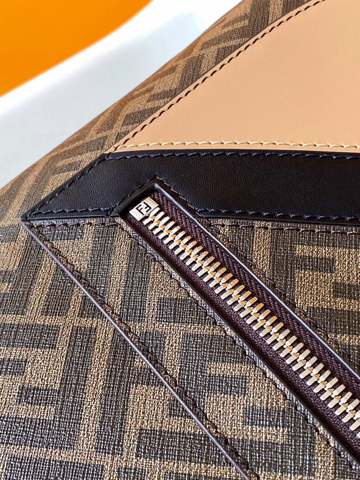 Fendi Backpack 33-14-43CM