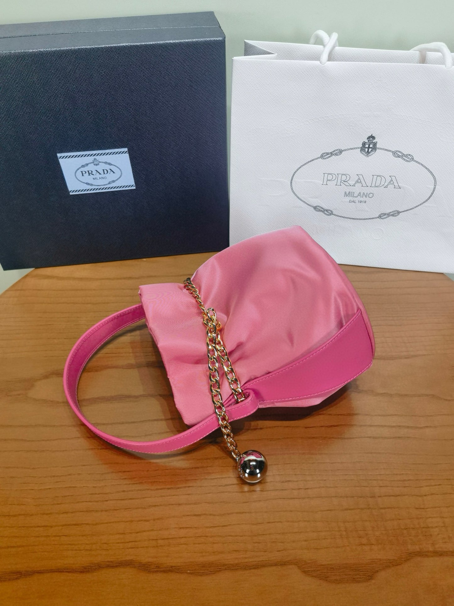 PD Petit Sac Noir Bucket Bag