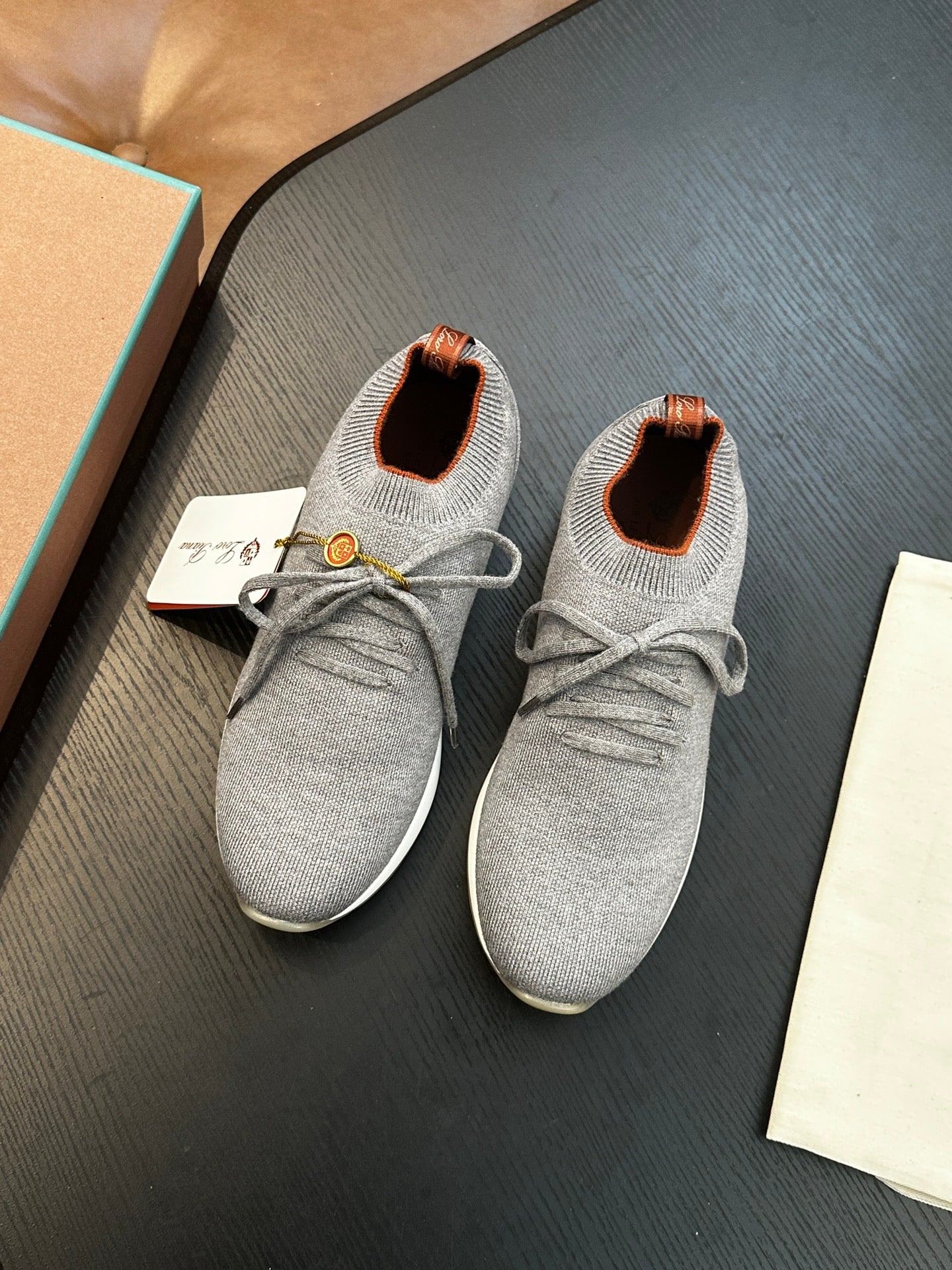 LP Sneakers