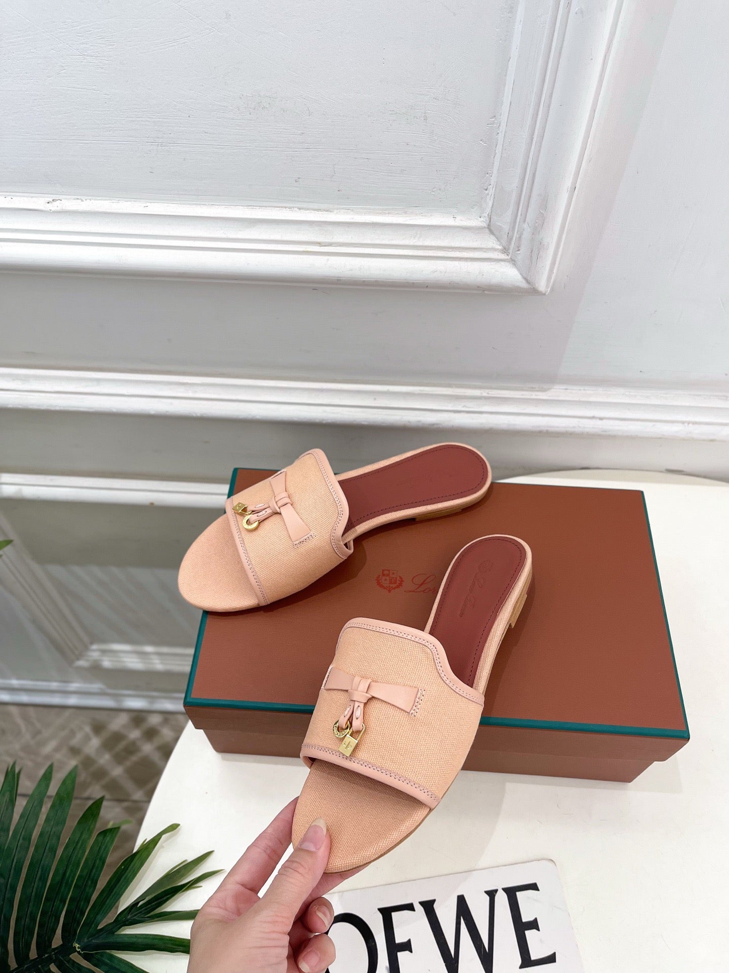 LP Sandals