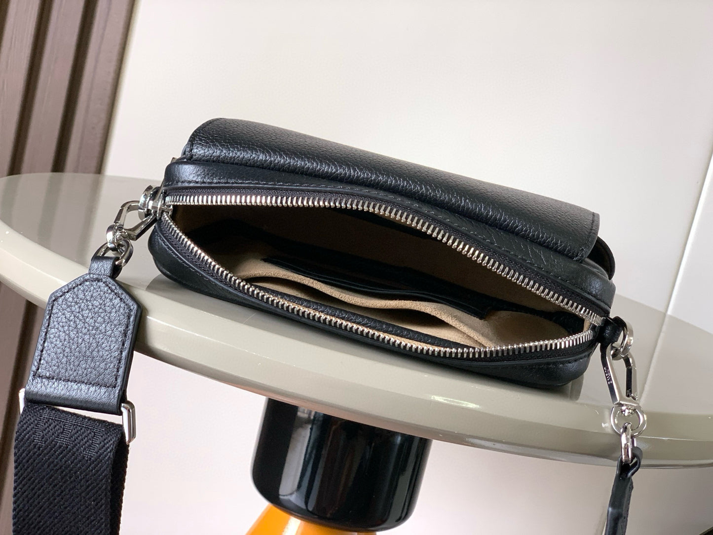 Loewe Messenger Bag 20x12.5x6CM