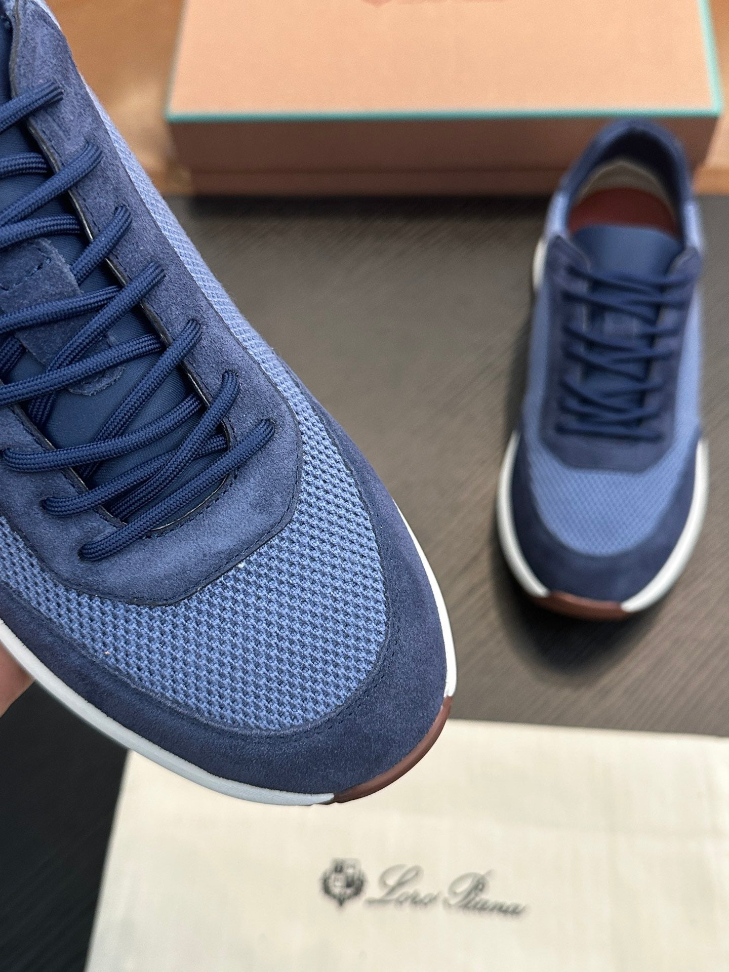 LP Sneakers