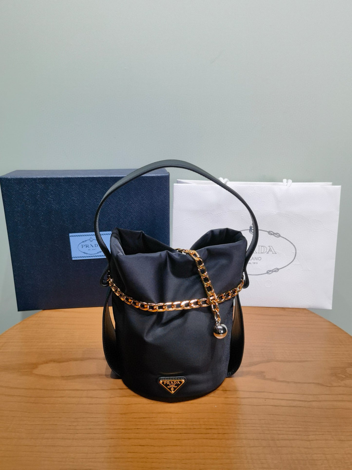 PD Petit Sac Noir Bucket Bag