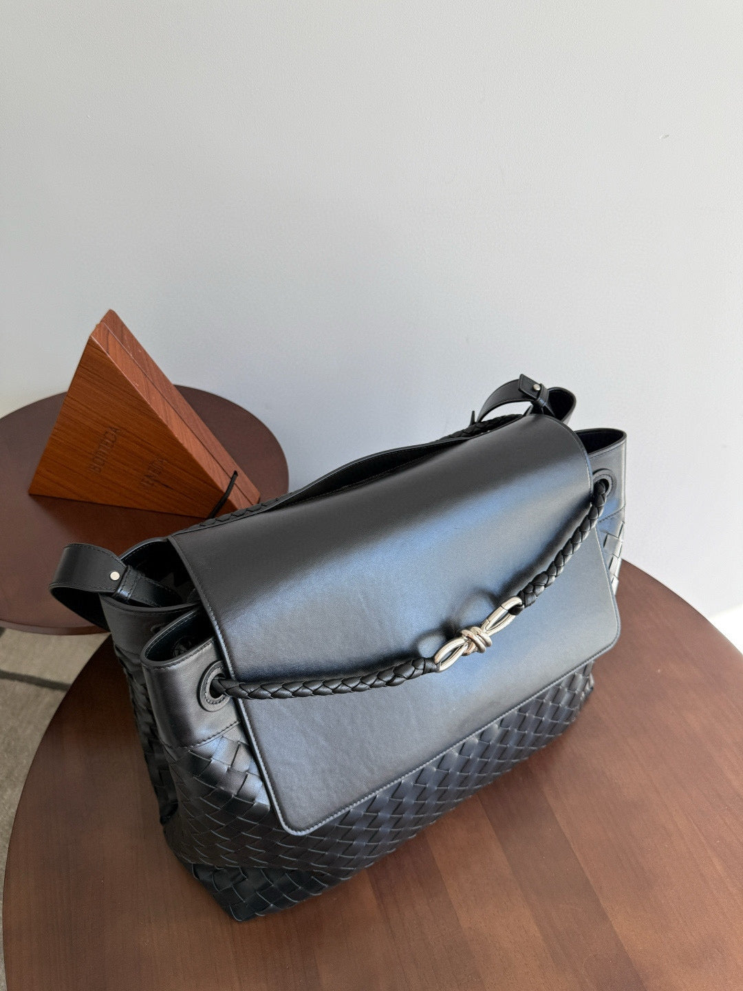 BV Intrecciato Andiamo Bag