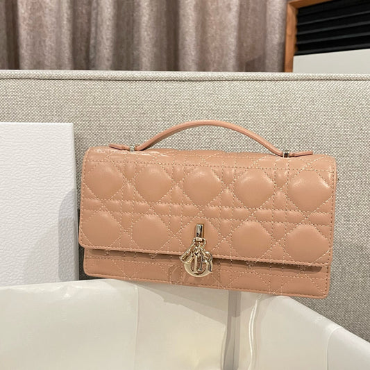 Dior WOC